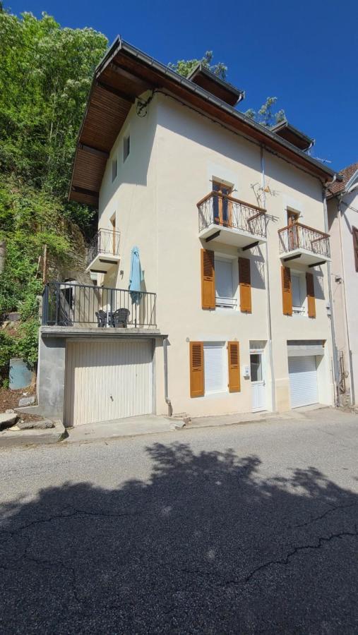 Joli Appartement Renove Avec Terrasse Brides-les-Bains Exterior photo